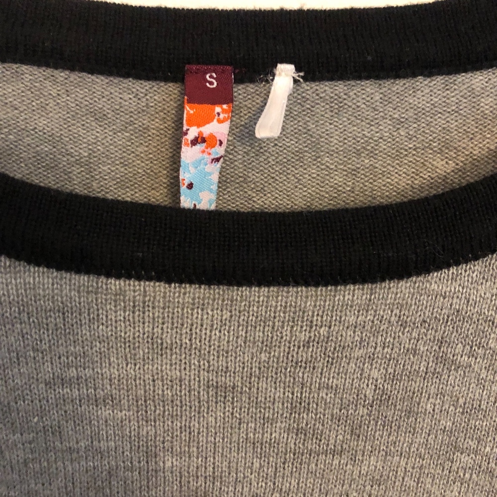 Unique Embroidered Sweater - Picture 3 of 4